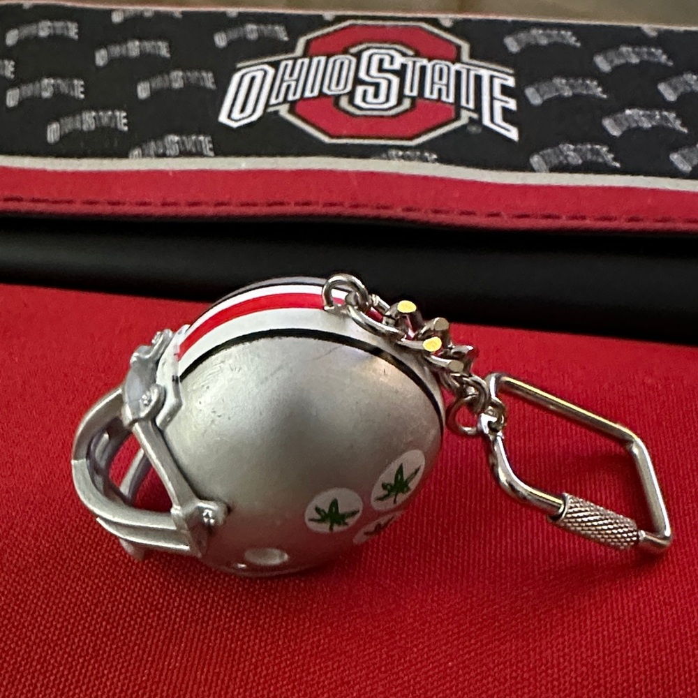 Source Unknown Silver and Red Helmet Key Holder